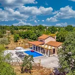 House Krase With Private Pool Tatil Evi Smoljanci