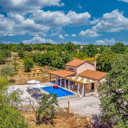 House Krase With Private Pool 度假居 Smoljanci