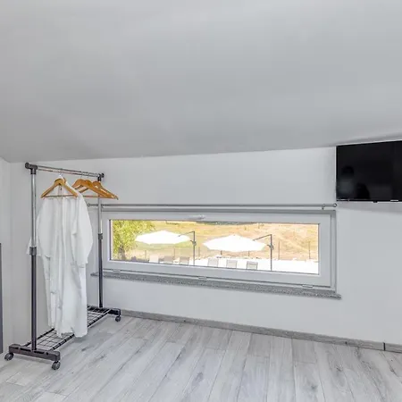House Krase With Private Pool 度假居