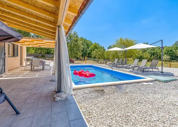 House Krase With Private Pool Σπίτι διακοπών *