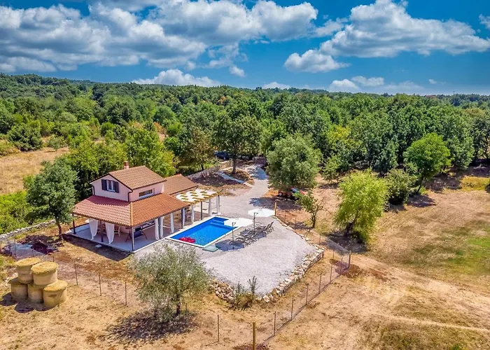 House Krase With Private Pool Σπίτι διακοπών *