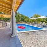 House Krase With Private Pool Holiday home *